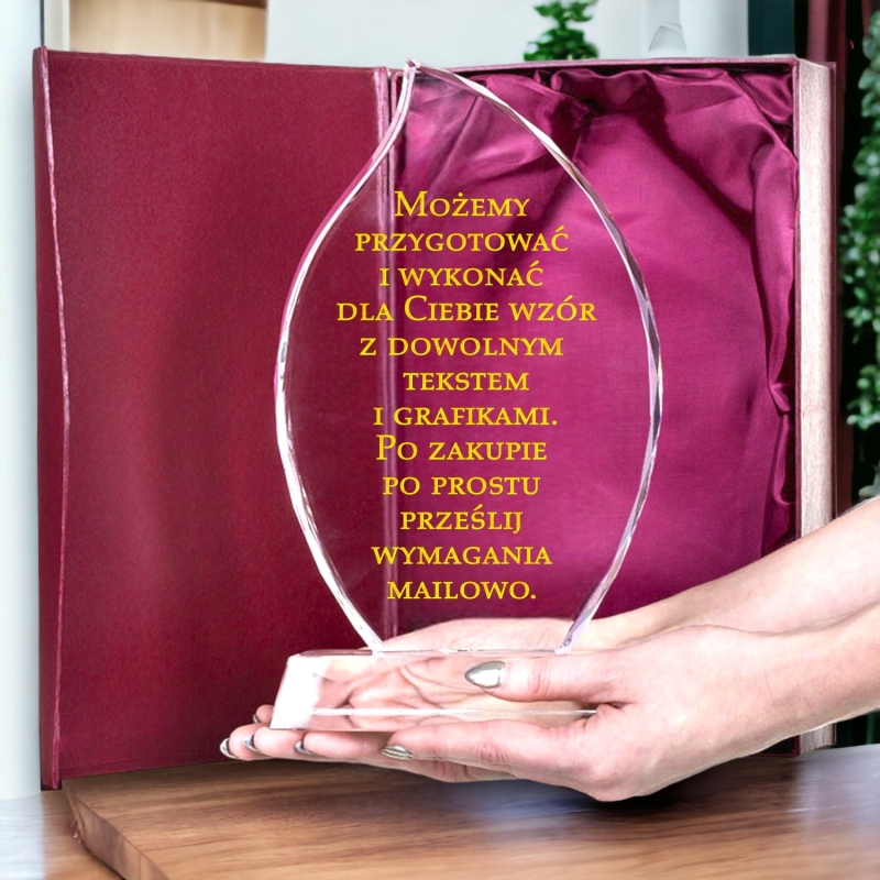 Statuetka — duży kryształ 26 cm — drugie ujęcie