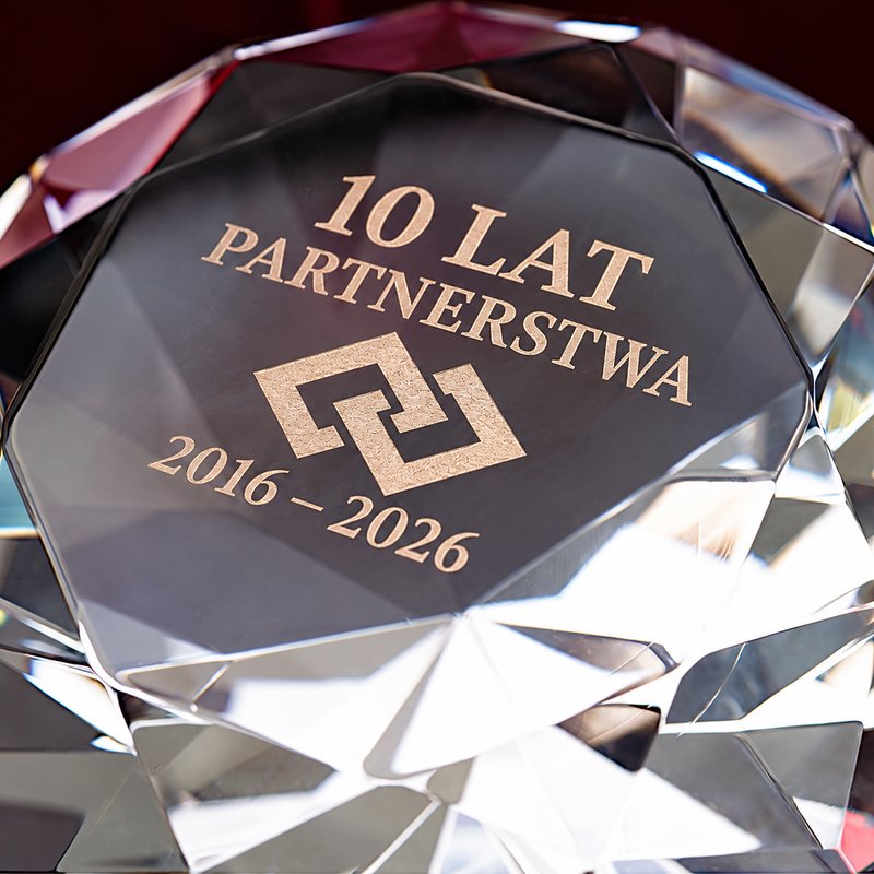 Diament — statuetka — drugie ujęcie