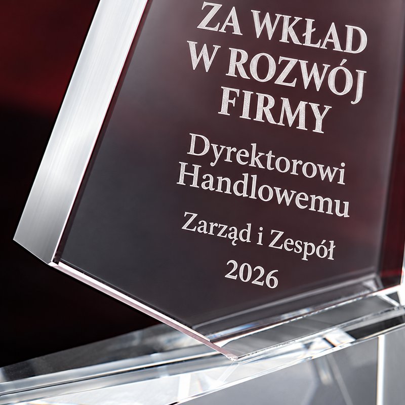 Krzywy obelisk z grubego kryształu — drugie ujęcie