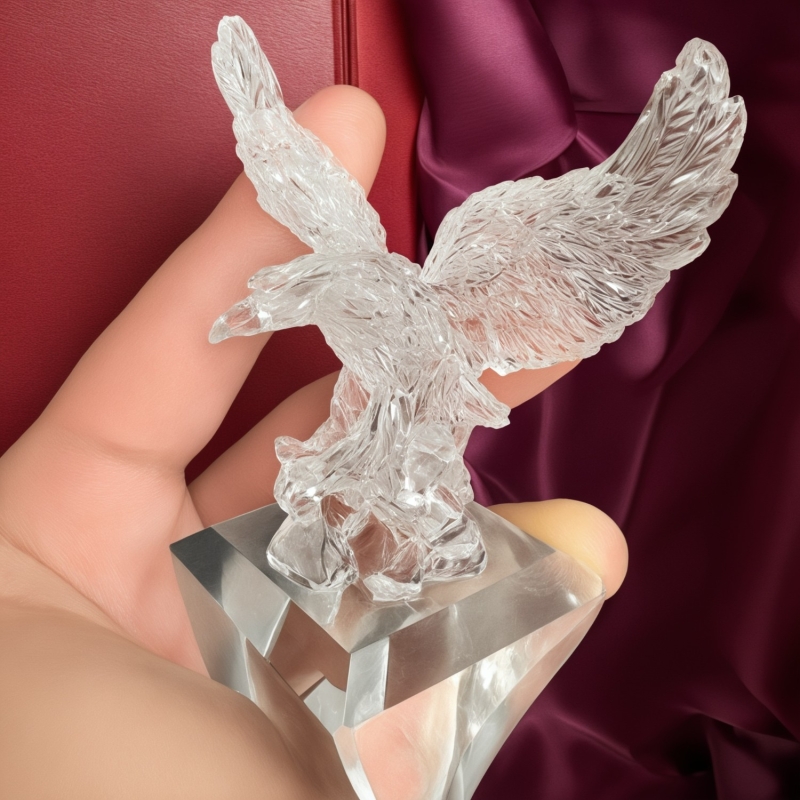 Orzeł kryształowy 27 cm — drugie ujęcie